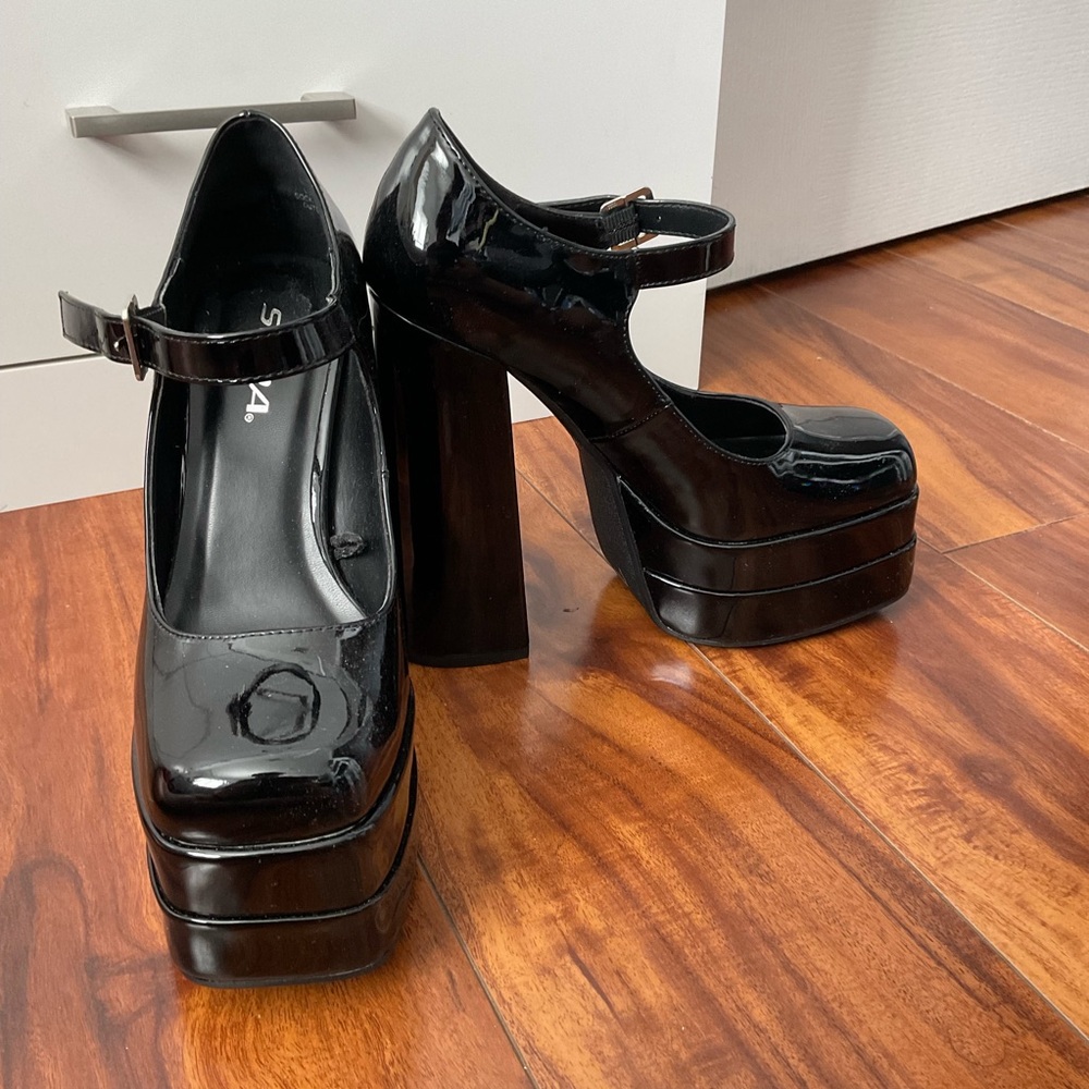 Chunky SODA Y2K Platform Heels 7M Black